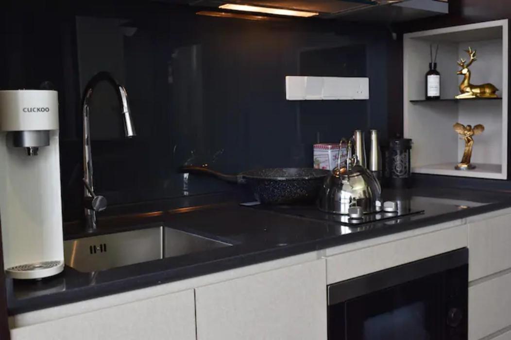 Scarletz Suites Klcc By Deko Retreat Κουάλα Λουμπούρ Δωμάτιο φωτογραφία